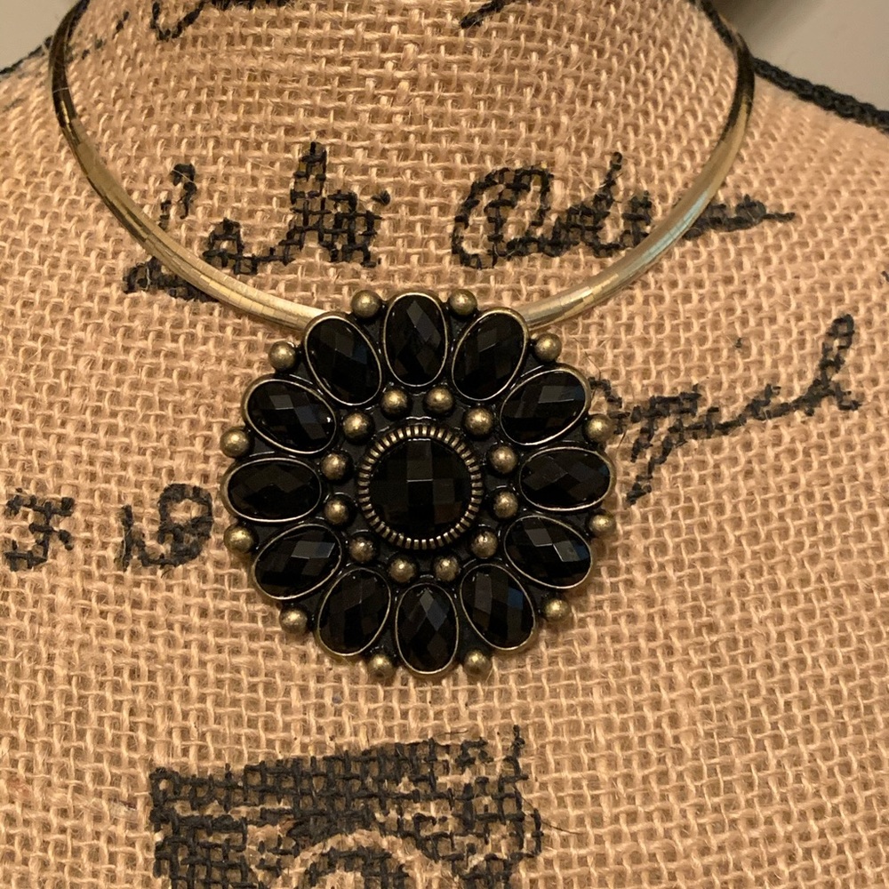 Black flower brooch/necklace pendant